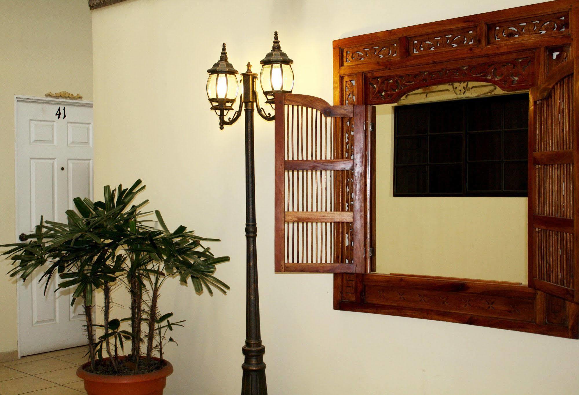 德玛丽亚梅森酒店 Antiguo Cuscatlán 外观 照片