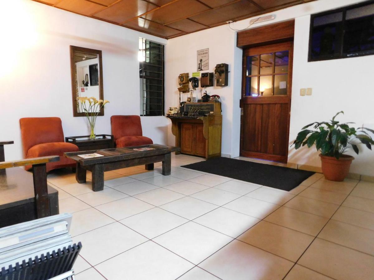 德玛丽亚梅森酒店 Antiguo Cuscatlán 外观 照片